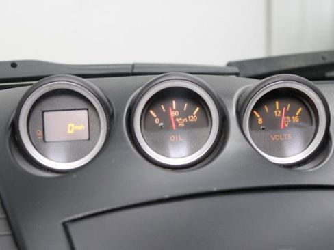 Used 2004 Nissan 350Z Enthusiast w/ Aerodynamics Pkg image 16