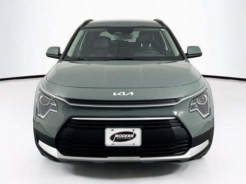 Used 2023 Kia Niro EX w/ EX Cold Weather Package FWD image 4