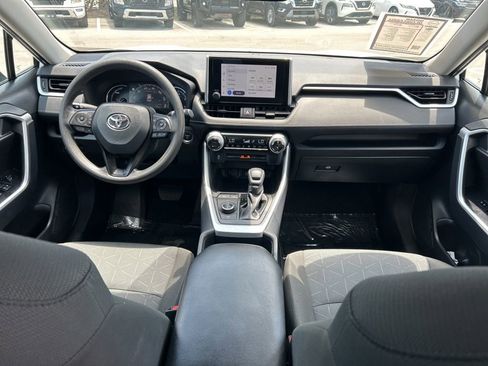 Used 2025 Toyota RAV4 XLE AWD/4WD image 11