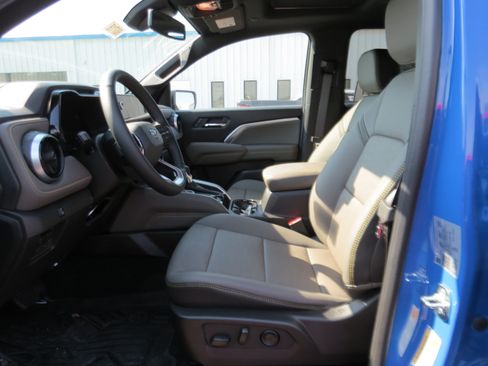 Used 2026 Chevrolet Colorado ZR2 w/ Technology Package AWD/4WD image 15