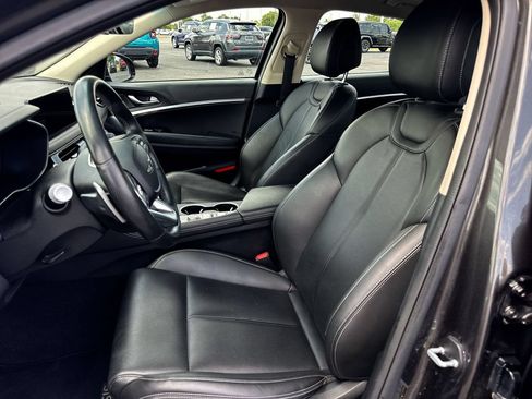 Used 2025 Genesis G70 2.5T AWD/4WD image 11
