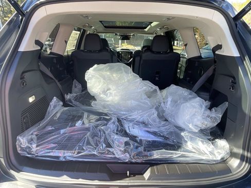 New 2025 Subaru Ascent Limited w/ Popular Package #2 image 4