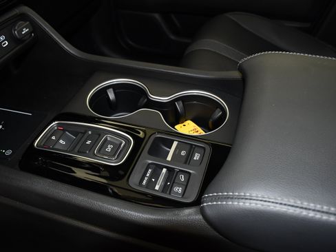 Certified 2025 Honda Pilot Touring image 31