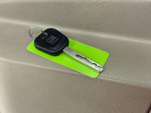 Used 2017 Chevrolet Express 2500 image 83