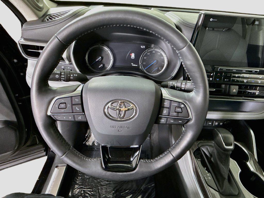 Certified 2020 Toyota Highlander Platinum AWD/4WD image 22