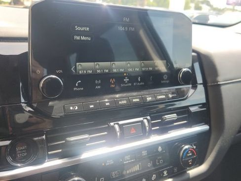 Used 2025 Nissan Pathfinder SL w/ Black Appearance Package AWD/4WD image 32