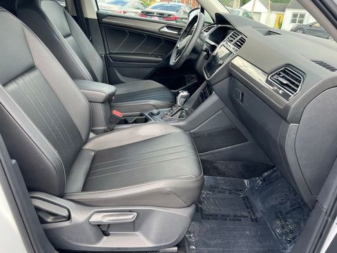 Used 2022 Volkswagen Tiguan SE AWD/4WD image 27