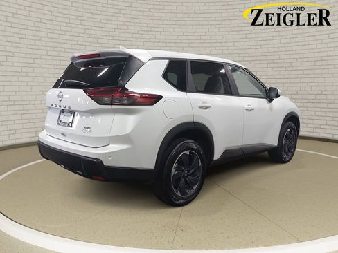 Certified 2025 Nissan Rogue SV AWD/4WD image 5