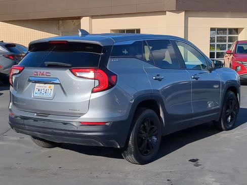 Used 2024 GMC Terrain SLE image 3