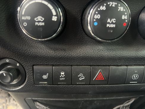 Used 2014 Jeep Wrangler Unlimited Rubicon w/ Connectivity Group image 18