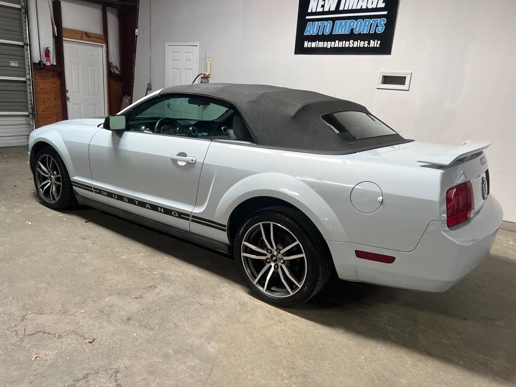 Used 2005 Ford Mustang Premium RWD image 11