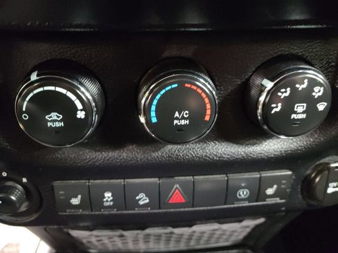 Used 2013 Jeep Wrangler Sahara w/ Dual Top Group image 19