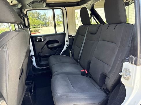 Used 2018 Jeep Wrangler Unlimited Sport S AWD/4WD image 11