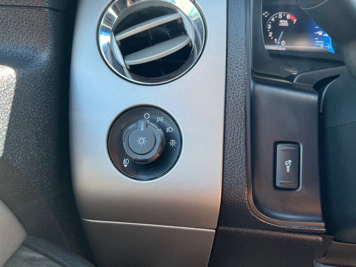 Used 2016 Ford Expedition Limited RWD image 21