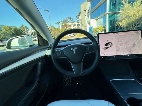 Used 2022 Tesla Model 3 Long Range AWD/4WD image 31