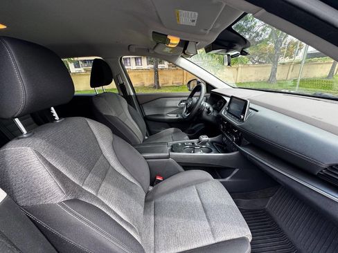 Used 2022 Nissan Rogue SV image 11