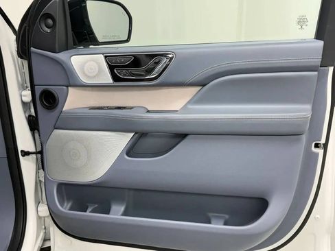 Used 2022 Lincoln Navigator Black Label AWD/4WD image 8