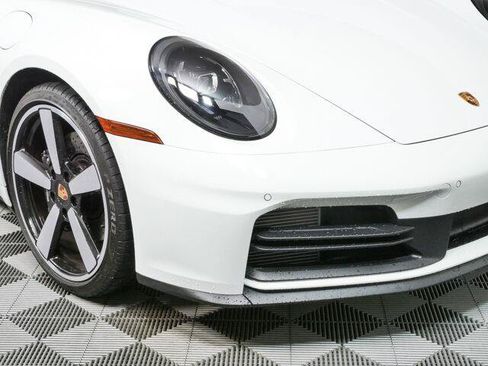 Used 2025 Porsche 911 Carrera RWD image 31