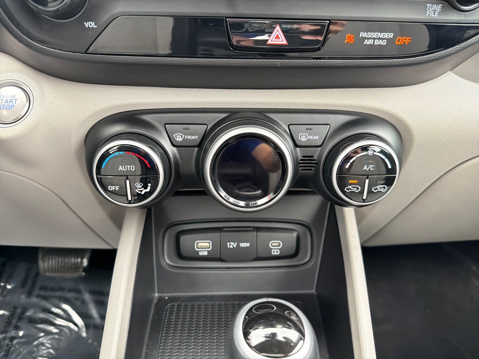 Used 2025 Hyundai Venue SEL FWD image 23