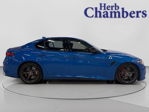 Used 2022 Alfa Romeo Giulia Quadrifoglio image 2