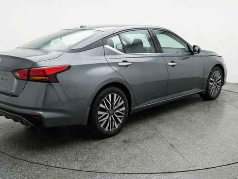 Used 2025 Nissan Altima 2.5 SV FWD image 9