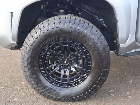 Used 2025 Toyota Tacoma TRD Sport image 42