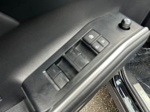 Used 2024 Toyota Highlander XLE image 19