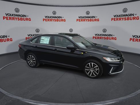 New 2026 Volkswagen Jetta SE image 2