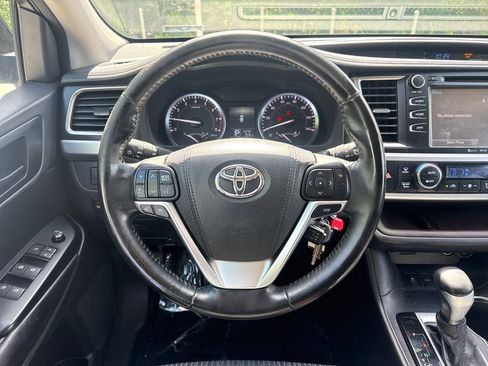 Used 2016 Toyota Highlander Plus AWD/4WD image 19