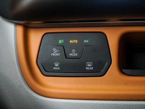 Used 2025 Volkswagen ID. Buzz 1st Edition image 40