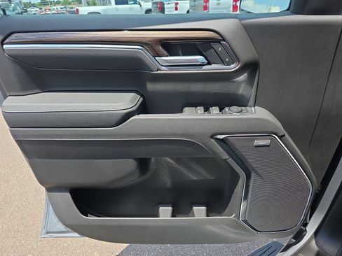 New 2026 Chevrolet Silverado 1500 RST w/ Dark Appearance Package AWD/4WD image 17