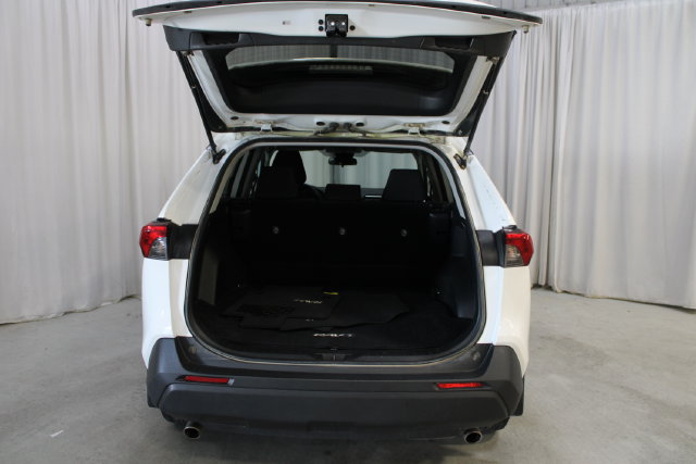 Used 2019 Toyota RAV4 LE w/ Carpet Mat Package AWD/4WD image 30