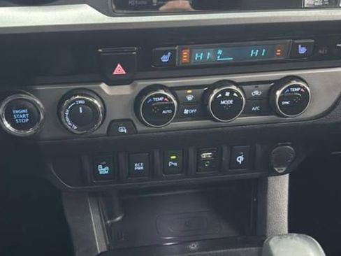 Used 2017 Toyota Tacoma TRD Off-Road w/ Premium & Technology Package image 14