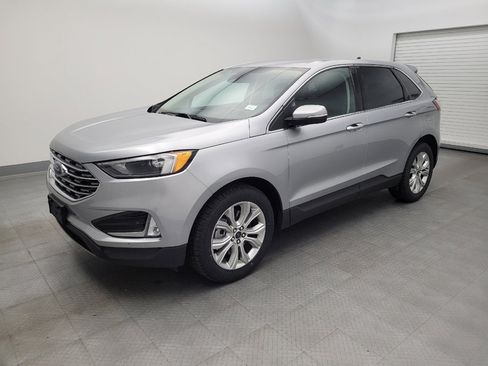 Used 2023 Ford Edge Titanium image 2