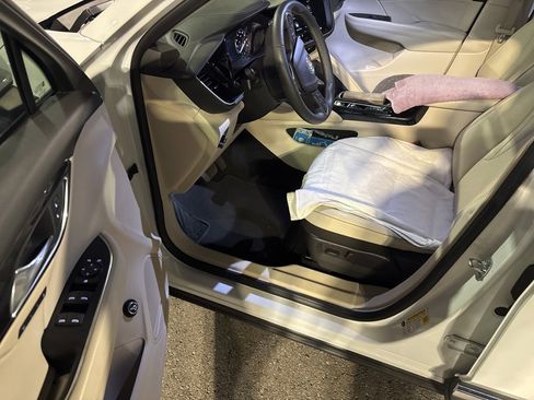 Used 2023 Buick Envision Essence image 17