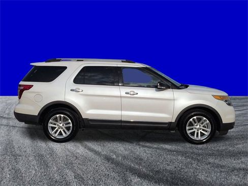 Used 2013 Ford Explorer XLT image 3