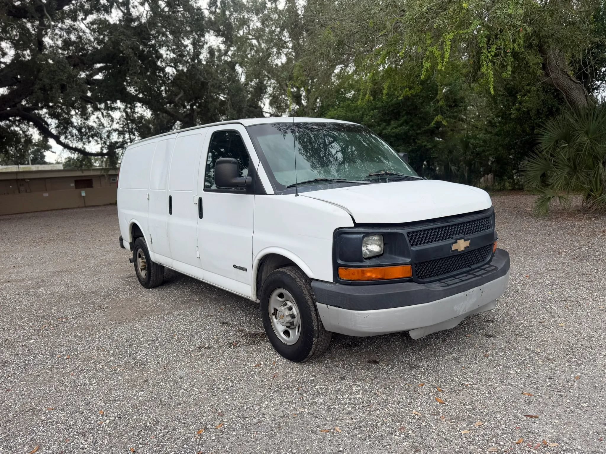 Used 2004 Chevrolet Express 2500 RWD image 3