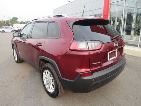 Used 2021 Jeep Cherokee Latitude w/ Mopar Interior Package AWD/4WD image 8