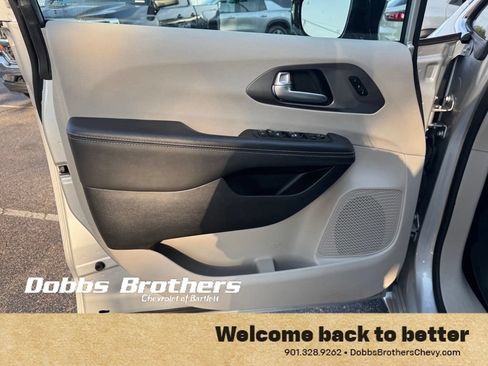 Used 2024 Chrysler Pacifica Touring-L FWD image 14
