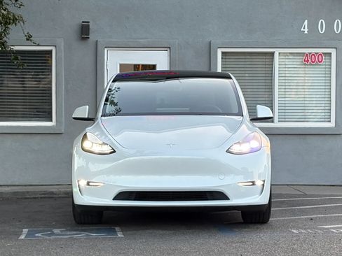 Used 2023 Tesla Model Y Performance AWD/4WD image 2