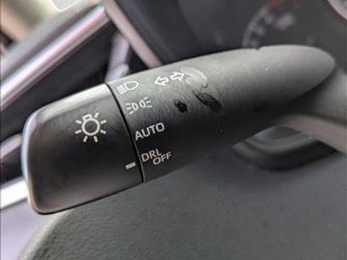 Used 2021 Toyota Corolla LE image 11