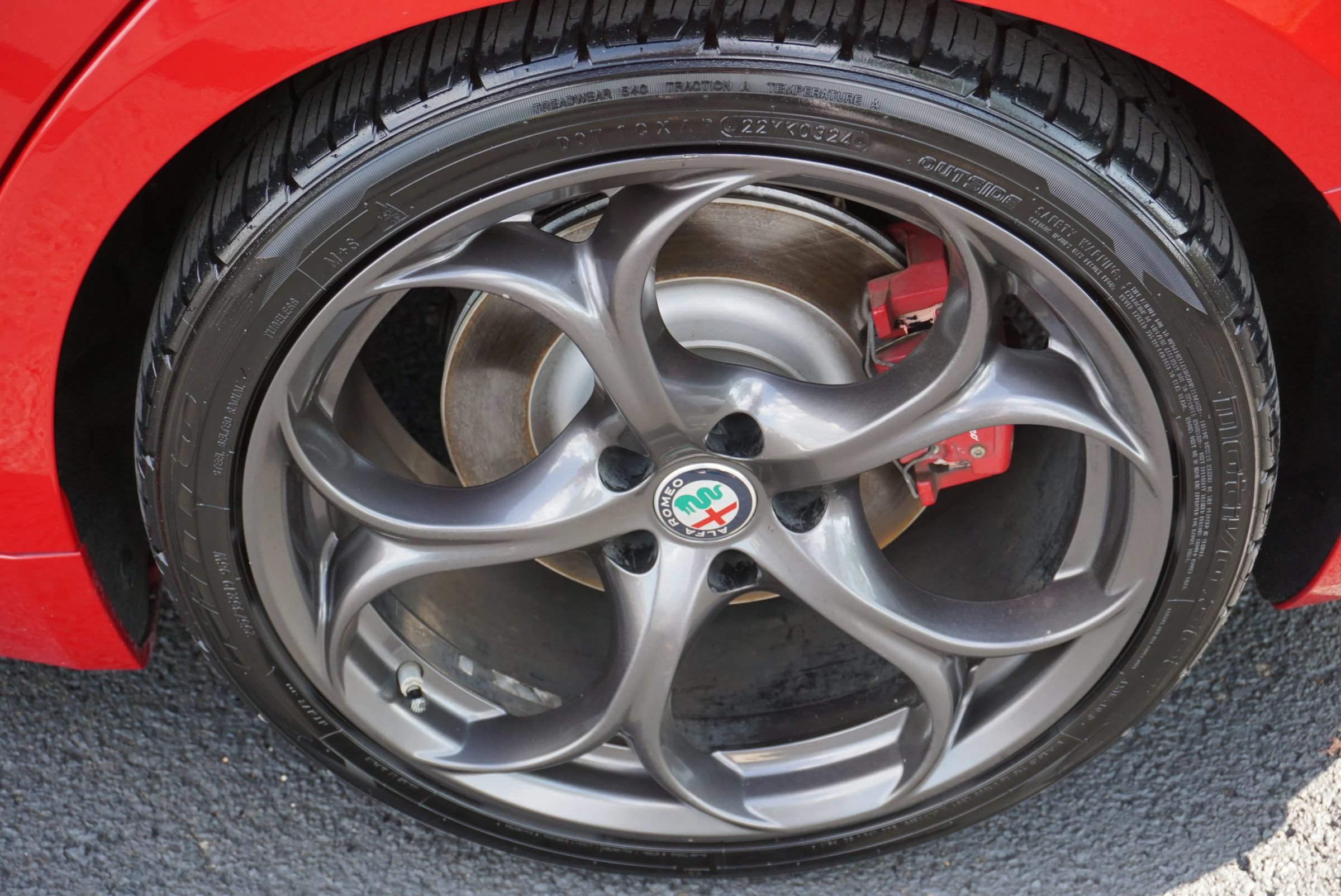 Used 2018 Alfa Romeo Giulia Ti Sport w/ Quick Order Package 22U Sport RWD image 12