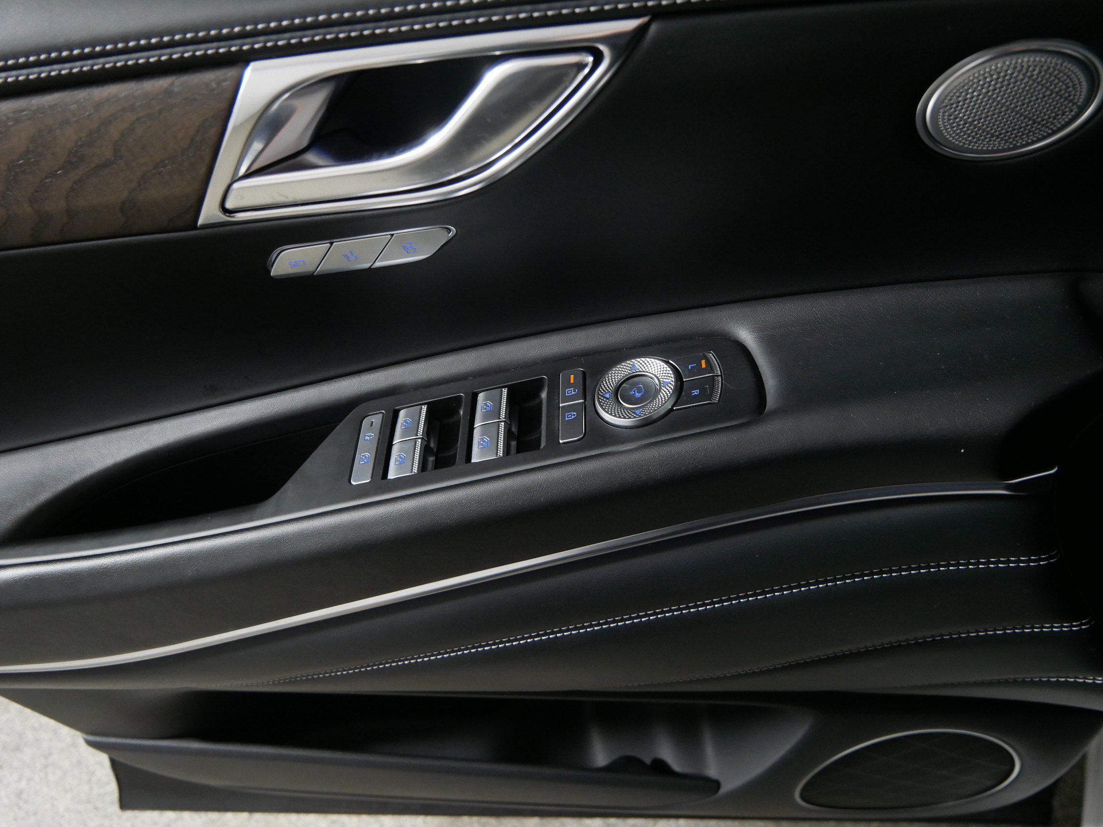 Used 2025 Genesis GV80 2.5T Select AWD/4WD image 19