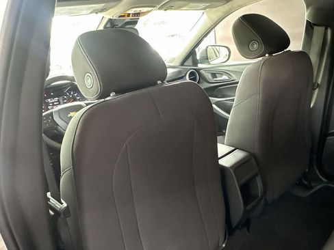 Used 2025 Chevrolet Trax LS FWD image 23