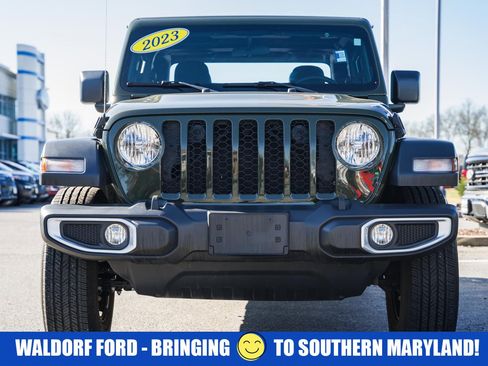 Used 2023 Jeep Gladiator Sport image 2