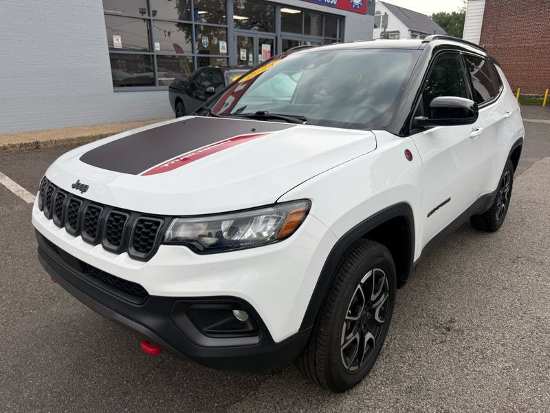 Used 2025 Jeep Compass Trailhawk AWD/4WD image 1