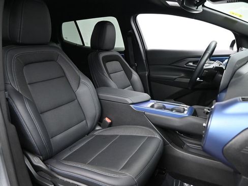 Used 2025 Chevrolet Equinox EV LT w/ Convenience Package image 12