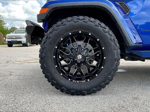 Used 2018 Jeep Wrangler Unlimited Sahara image 8