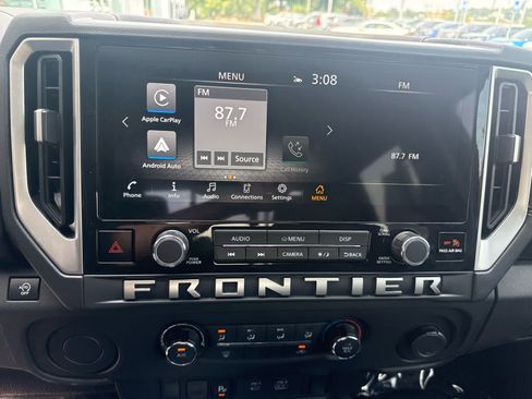 Used 2025 Nissan Frontier SV RWD image 12