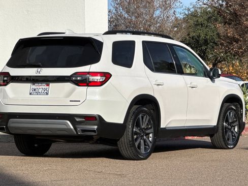 Certified 2024 Honda Pilot Touring image 8